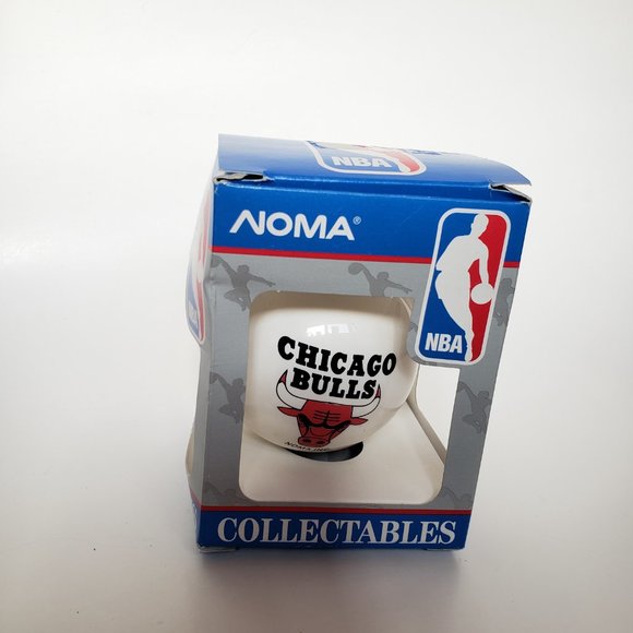 Vintage 1997 NBA Chicago Bulls Christmas Keepsake Ornament Unbreakable Satin - Picture 1 of 8
